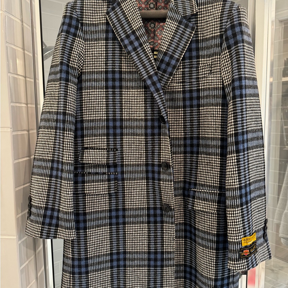Men’s Classic Blue and Black Double-Breasted Blazer with Notched Lapels
